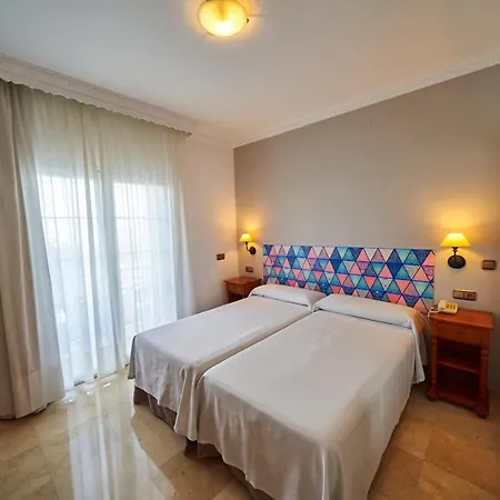 Отель Bajamar Centro