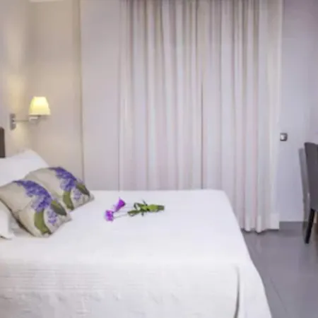 فندق Bajamar Centro 2*